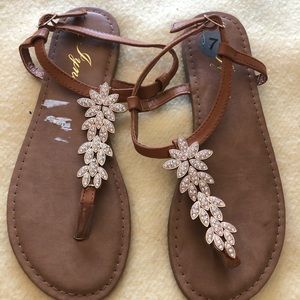 Iynx flip flops sandals, Sz 7, NWOT